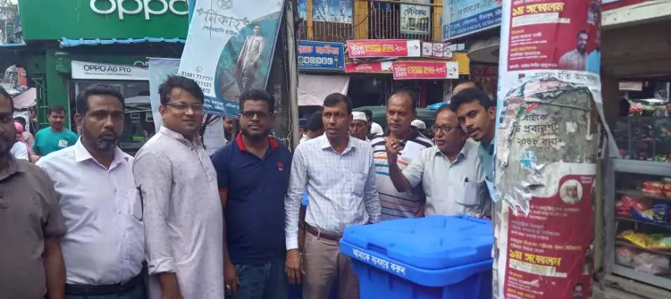সীতাকুণ্ডে পৌর সভার বর্জ্য ব্যবস্থাপনা উন্নয়নে আধুনিকা ডাস্টবিন স্থাপন