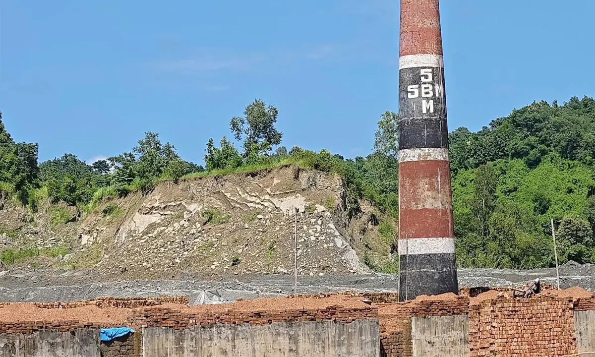লামায় ১৫টির বেশি ইটভাটা বহাল তবিয়তে