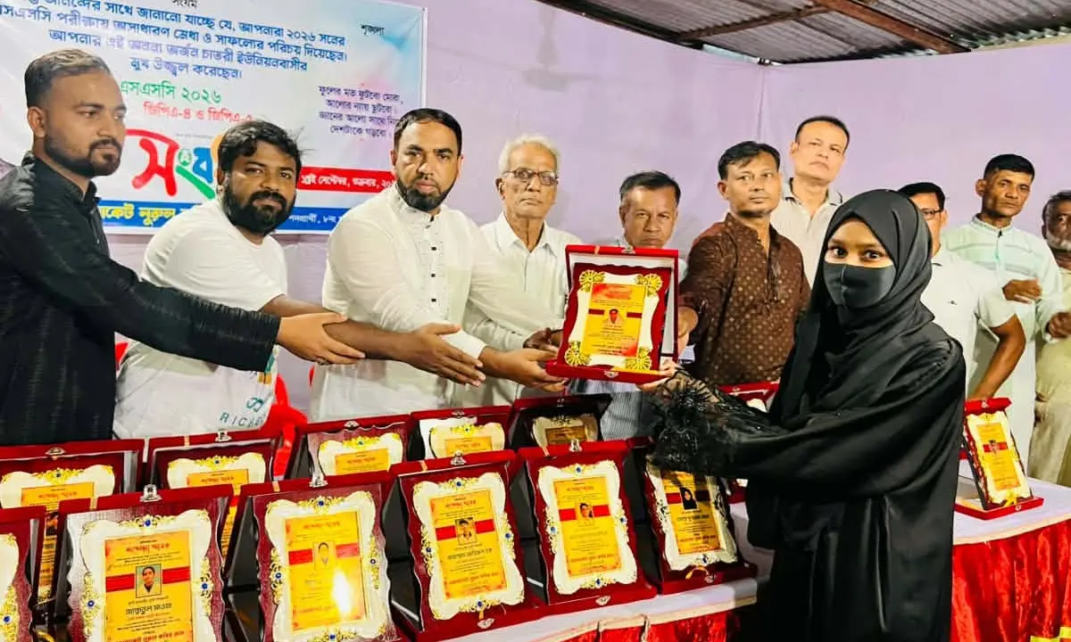 আানোয়ারায় এসএসসি’তে কৃতি শিক্ষার্থীদের সংবর্ধনা