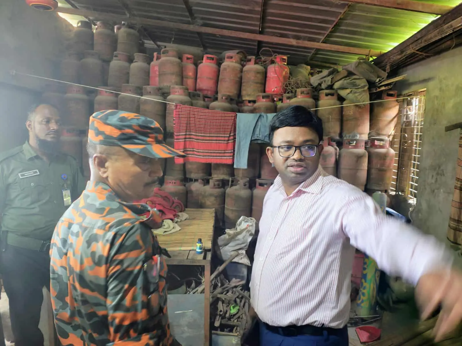 সাতকানিয়ায় আবারো নকল গোডাউন সিলগালা