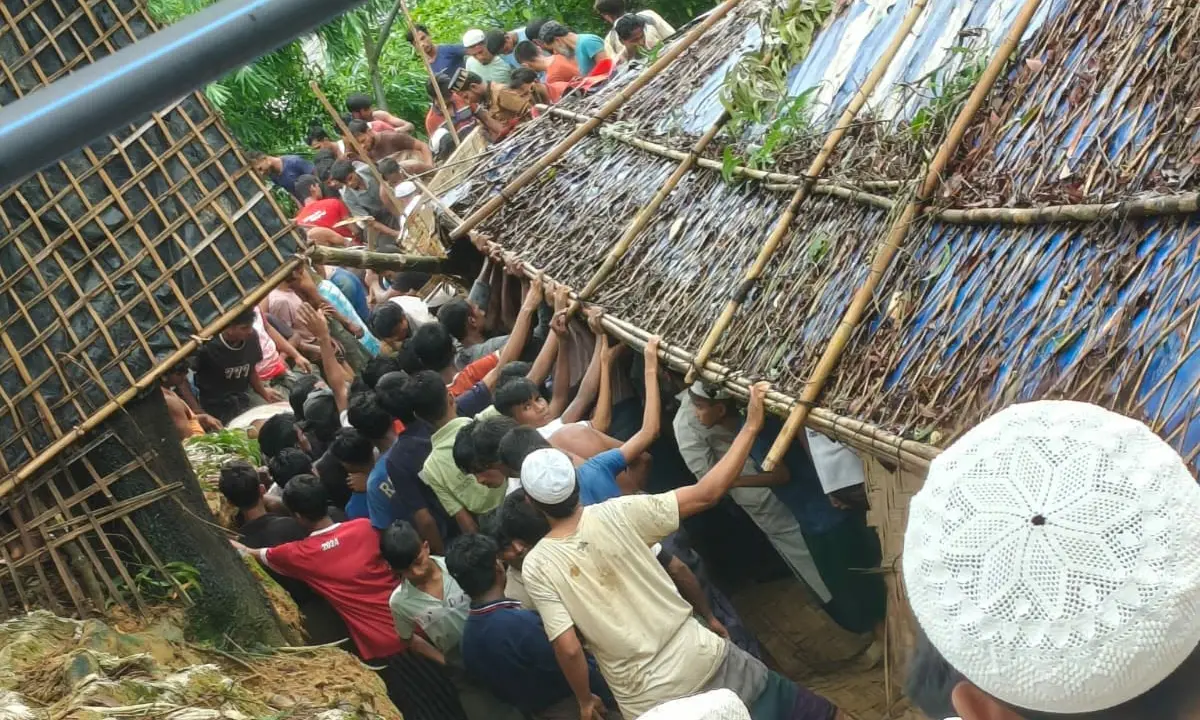 উখিয়ার রোহিঙ্গা ক্যাম্পে মাদরাসার দেওয়ালধস, ৪ শিক্ষার্থীর লাশ উদ্ধার