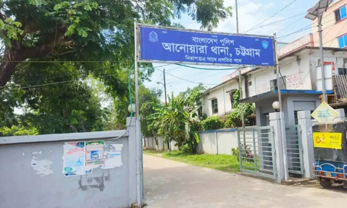 ছেলের ফেরার আগেই ঘরে ঝুলছিল মায়ের লাশ