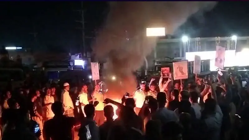 সীতাকুণ্ডে আসলাম চৌধুরী মনোনয়ন বঞ্চিত করার প্রতিবাদে রাস্তা অবরোধ