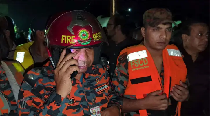 ‘৩০ ফুট গভীরে’ তলিয়েছে বাসটি, শনাক্ত করেছেন ডুবুরিরা: ফায়ার সার্ভিস
