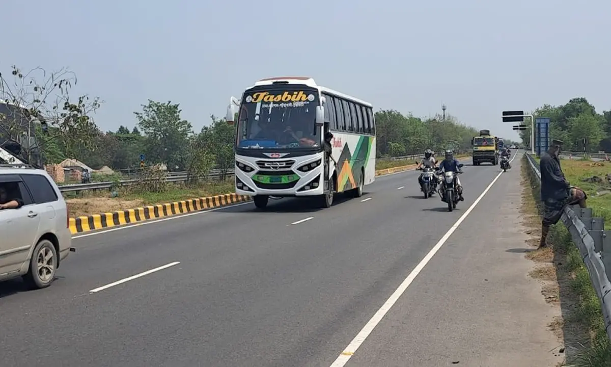 ঈদের আগের দিন স্বস্তি, মহাসড়কে নেই যানজট