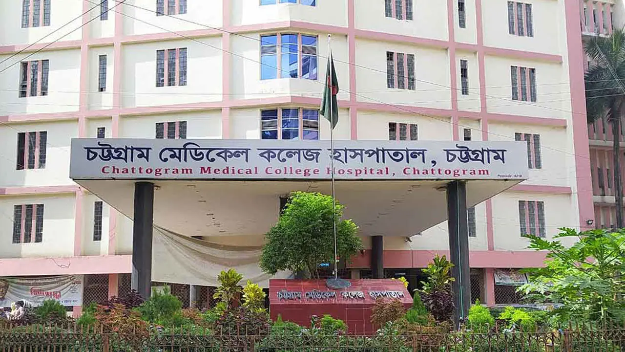 চট্টগ্রামে ৯তলা থেকে পড়ে প্রাণ গেল ৩ শ্রমিকের