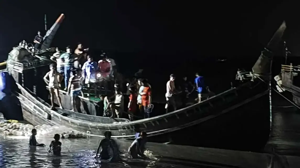 কুতুবদিয়ায় ট্রলারডুবির ঘটনায় ৪ জেলের মরদেহ উদ্ধার, নিখোঁজ ১