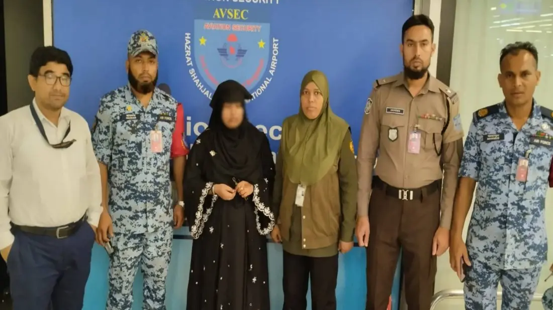 সোয়া কেজি স্বর্ণ নিয়ে শাহজালাল বিমানবন্দরে এসে ধরা তরুণী
