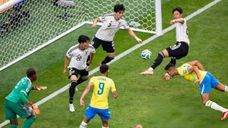 জাপানকে হারিয়ে শেষ ষোলোতে ব্রাজিল