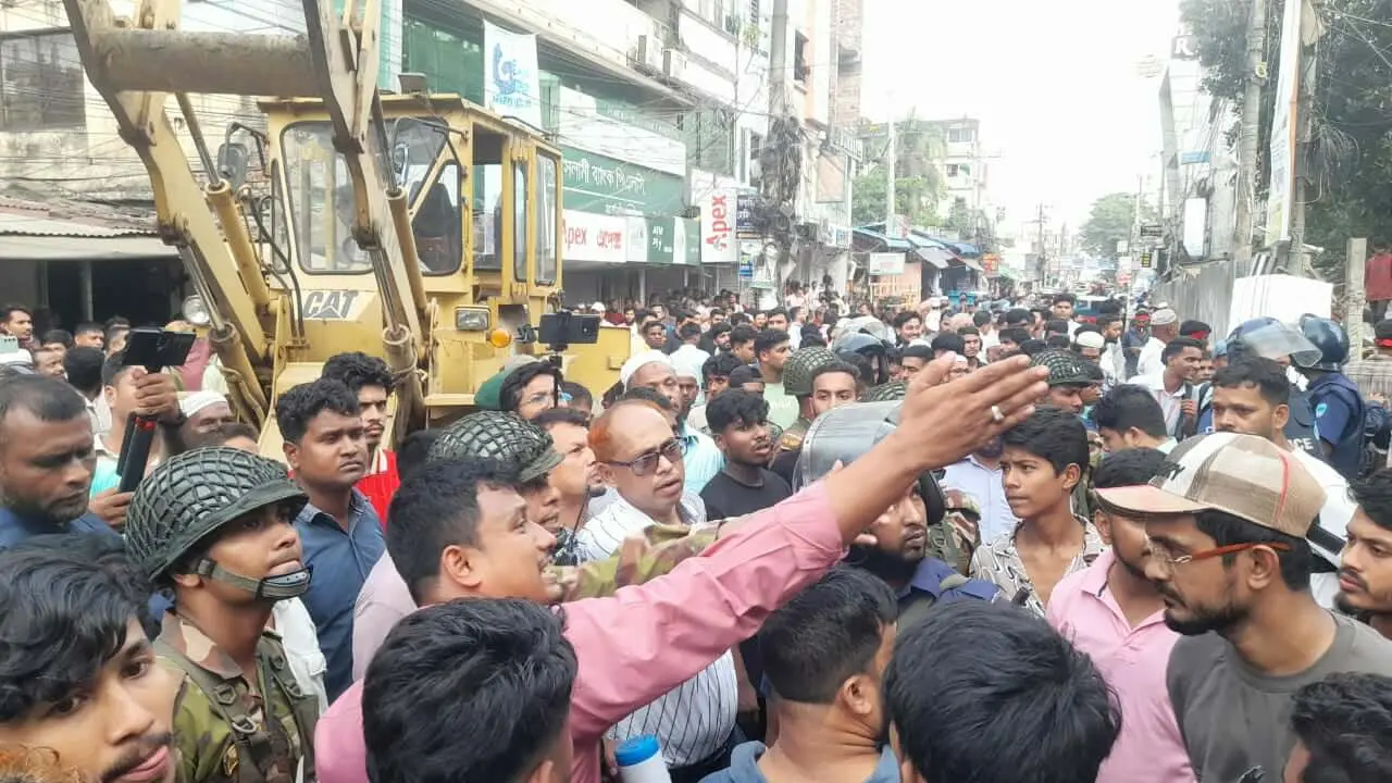 হাটহাজারীতে জেলা প্রশাসনের উচ্ছেদ অভিযানে কোটি কোটি টাকার সরকারি সম্পদ পুনরুদ্ধার
