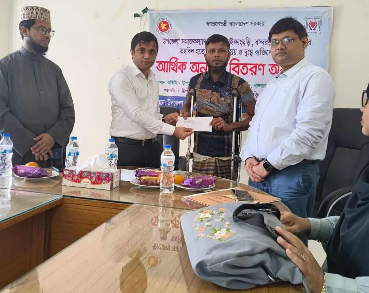 নাইক্ষ্যংছড়িতে উপজেলা সমাজ কল্যাণ কমিটির তহবিল থেকে ৯ জন অসহায়কে আর্থিক অনুদান প্রদান
