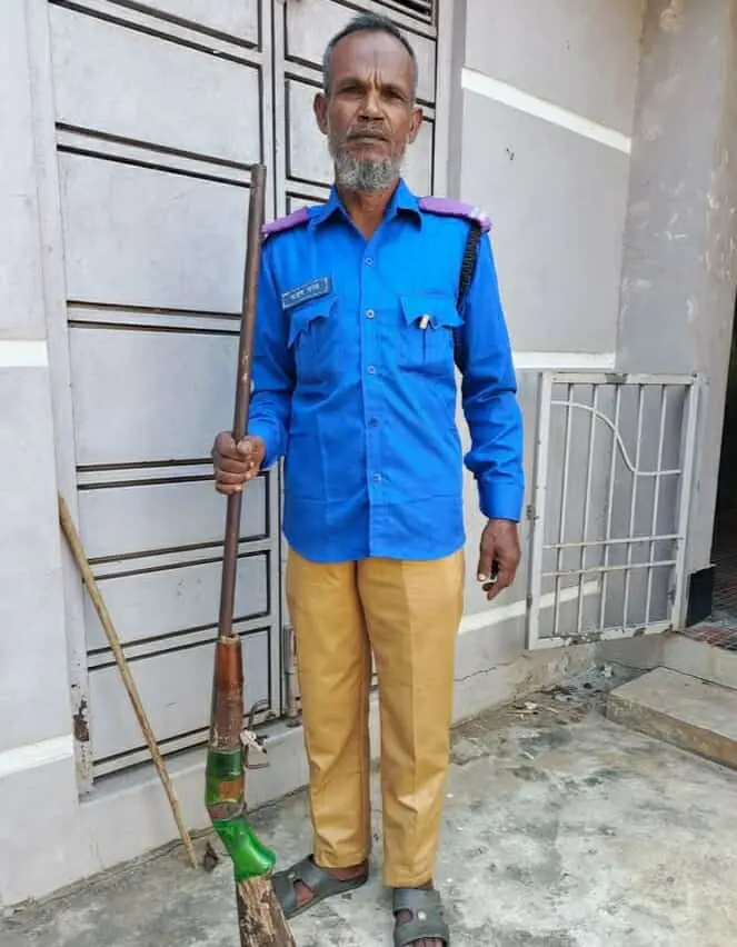 ফটিকছড়িতে সাহসী গ্রাম পুলিশের তৎপরতায় বন্দুক উদ্ধার