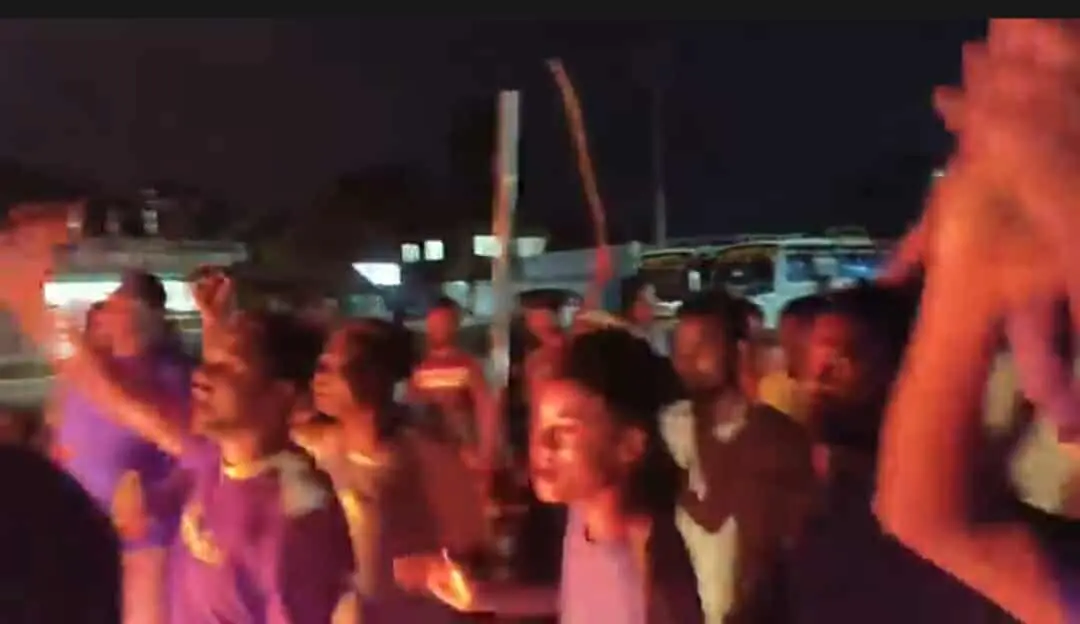 টেকনাফে বিএনপির মনোনয়ন না পেয়ে আবদুল্লাহ সমর্থকদের বিক্ষোভ, সড়কে আগুন