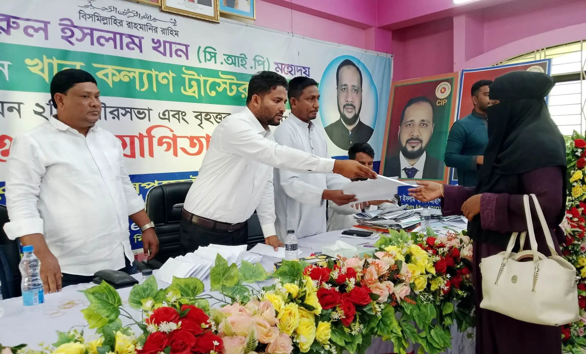 মিরসরাইয়ে ফখরুল ইসলাম খান সিআইপি’র উদ্যোগে ৩০০ জনকে আর্থিক সহায়তা