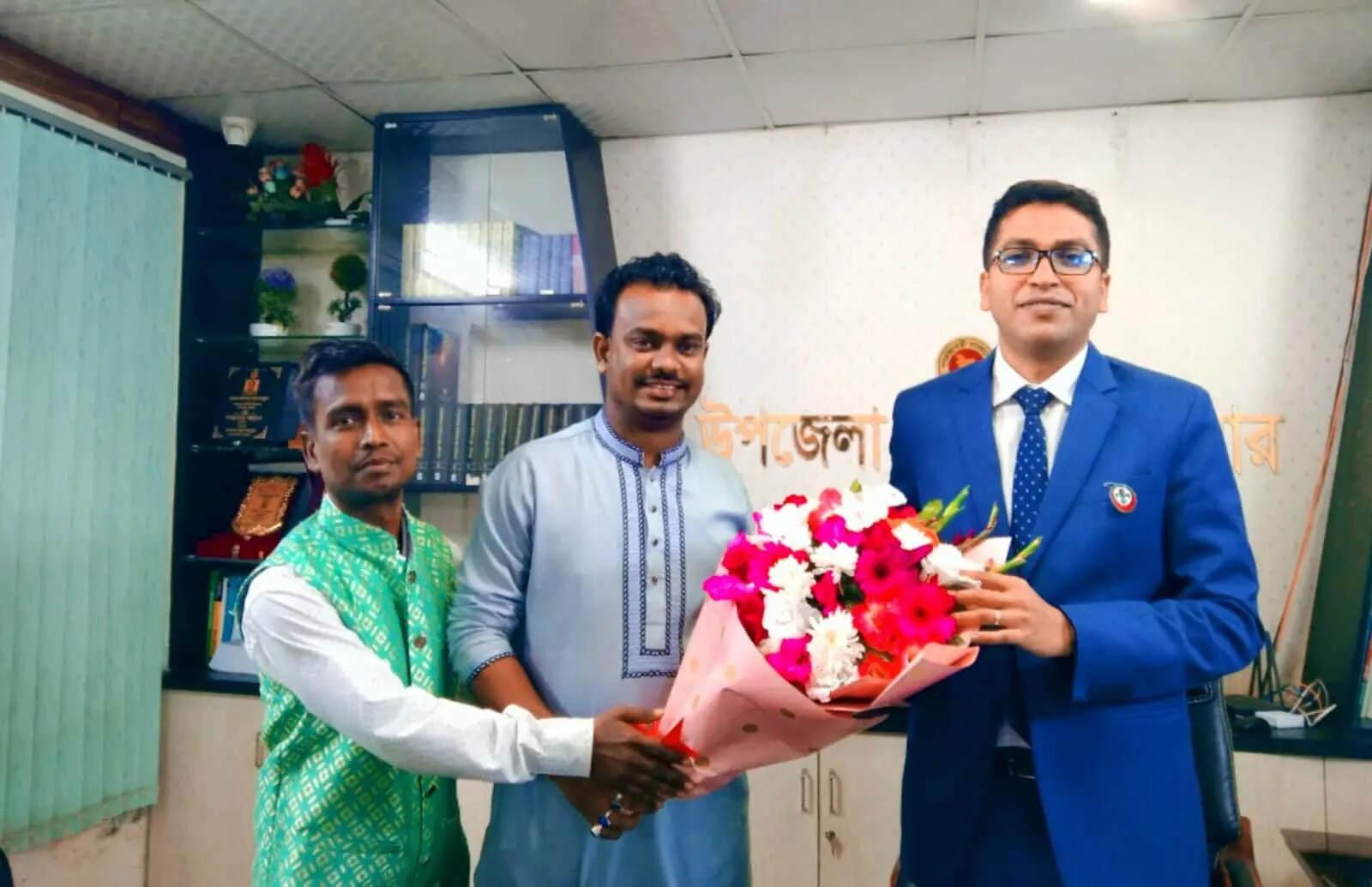 বোয়ালখালীর ইউএনও মোঃ রহমত উল্লাহ'র বদলি ও পদোন্নতি প্রাপ্ত হওয়ায় বিনয়বাঁশী শিল্পীগোষ্ঠী কর্তৃক শুভেচ্ছা বিনিময়