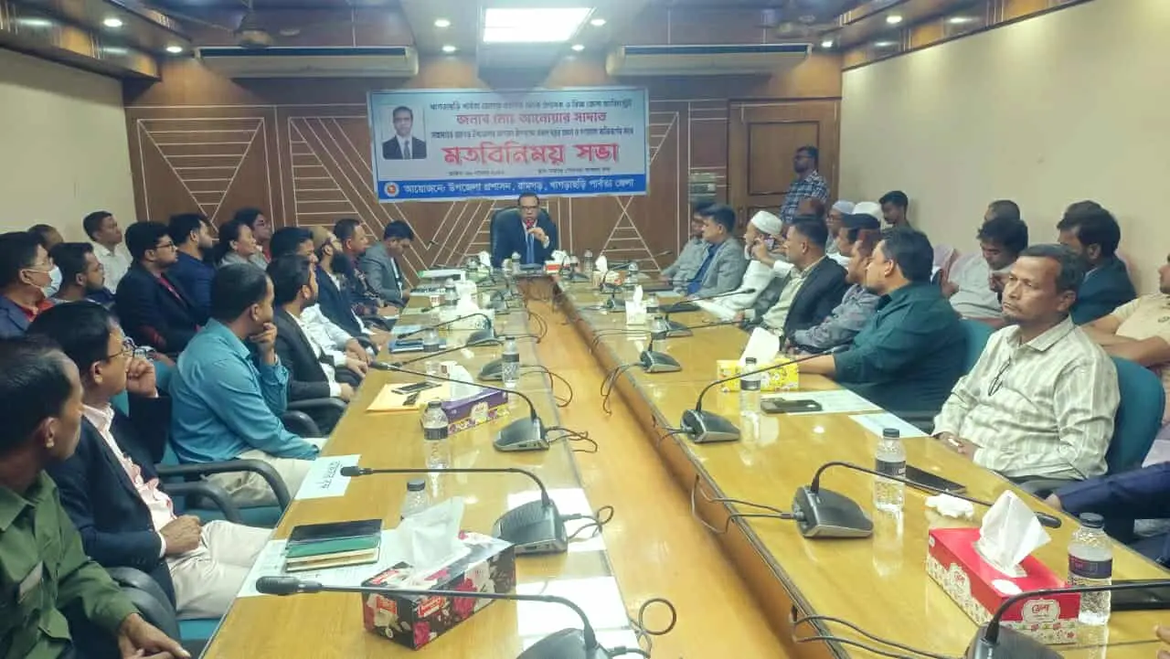 রামগড়ে জেলা প্রশাসক: আসন্ন নির্বাচন হবে শতভাগ নিরপেক্ষ ও উৎসবমুখর, কাজ করছে প্রশাসন