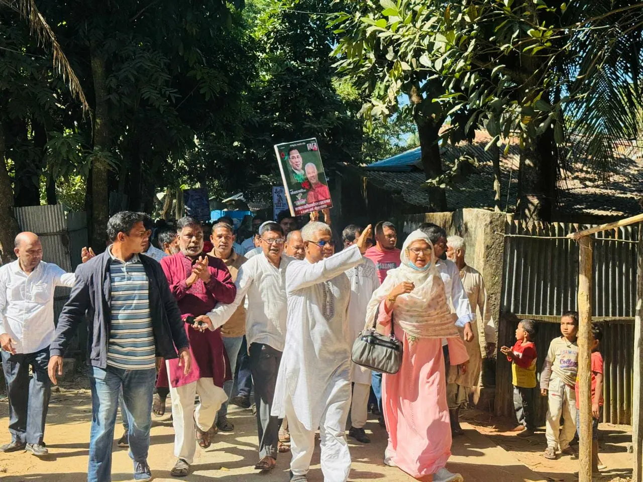 চট্টগ্রাম-৪ আসনে বিএনপি প্রার্থী কাজী সালাউদ্দিনের বাঁশবাড়িয়ায় ব্যাপক গণসংযোগ