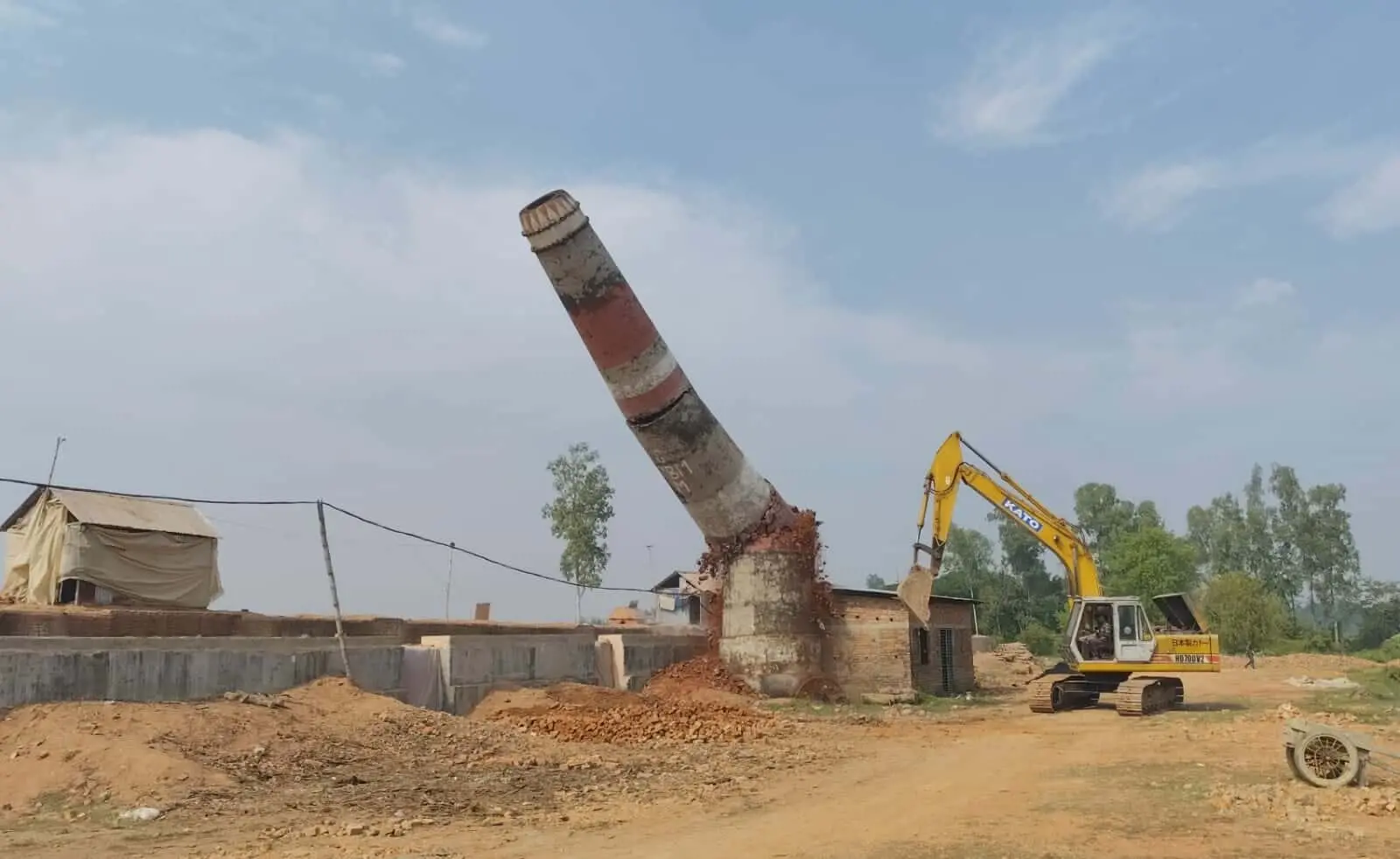 ফটিকছড়িতে অবৈধ ইটভাটা গুড়িয়ে দিল পরিবেশ অধিদপ্তর: জরিমানা