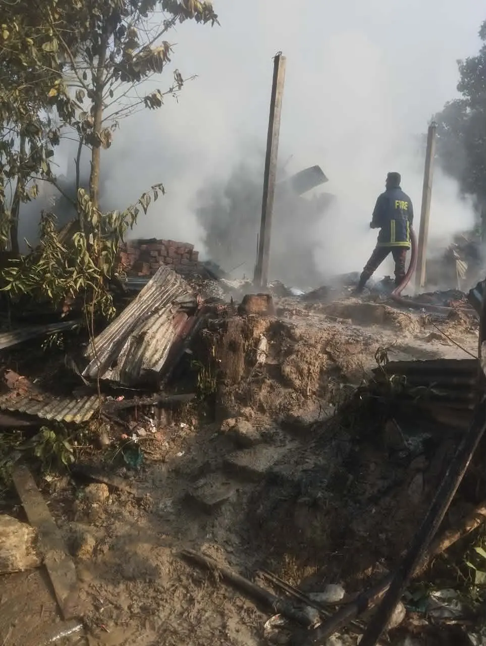 রাঙ্গুনিয়ায় ভয়াবহ অগ্নিকাণ্ডে দাদি-নাতনির মৃত্যু, পুড়েছে ছয়টি বসতঘর