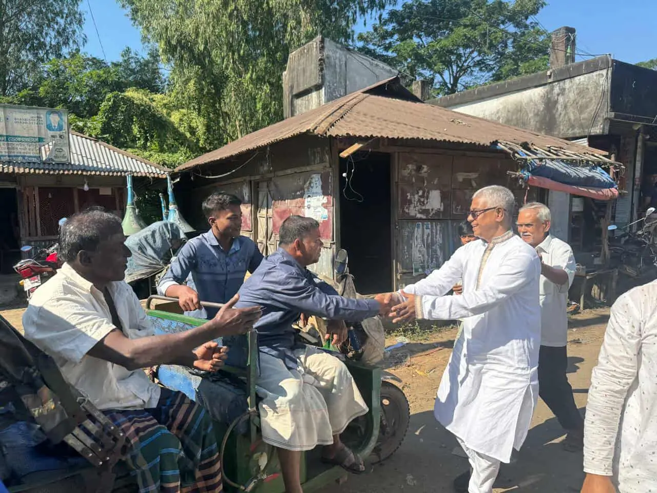 চট্টগ্রাম-৪ আসনে বিএনপি প্রার্থী কাজী সালাউদ্দিনের মুরাদপুর ইউনিয়নে টানা গণসংযোগ