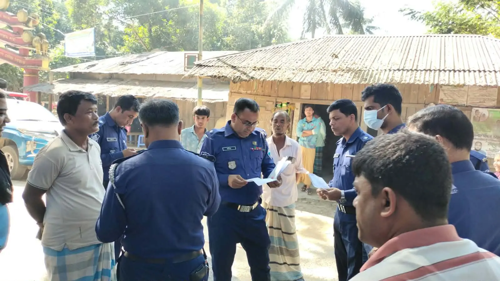 চকরিয়া থানার বিশেষ ব্লকরেইড অভিযান ও ভোটকেন্দ্র পরিদর্শন