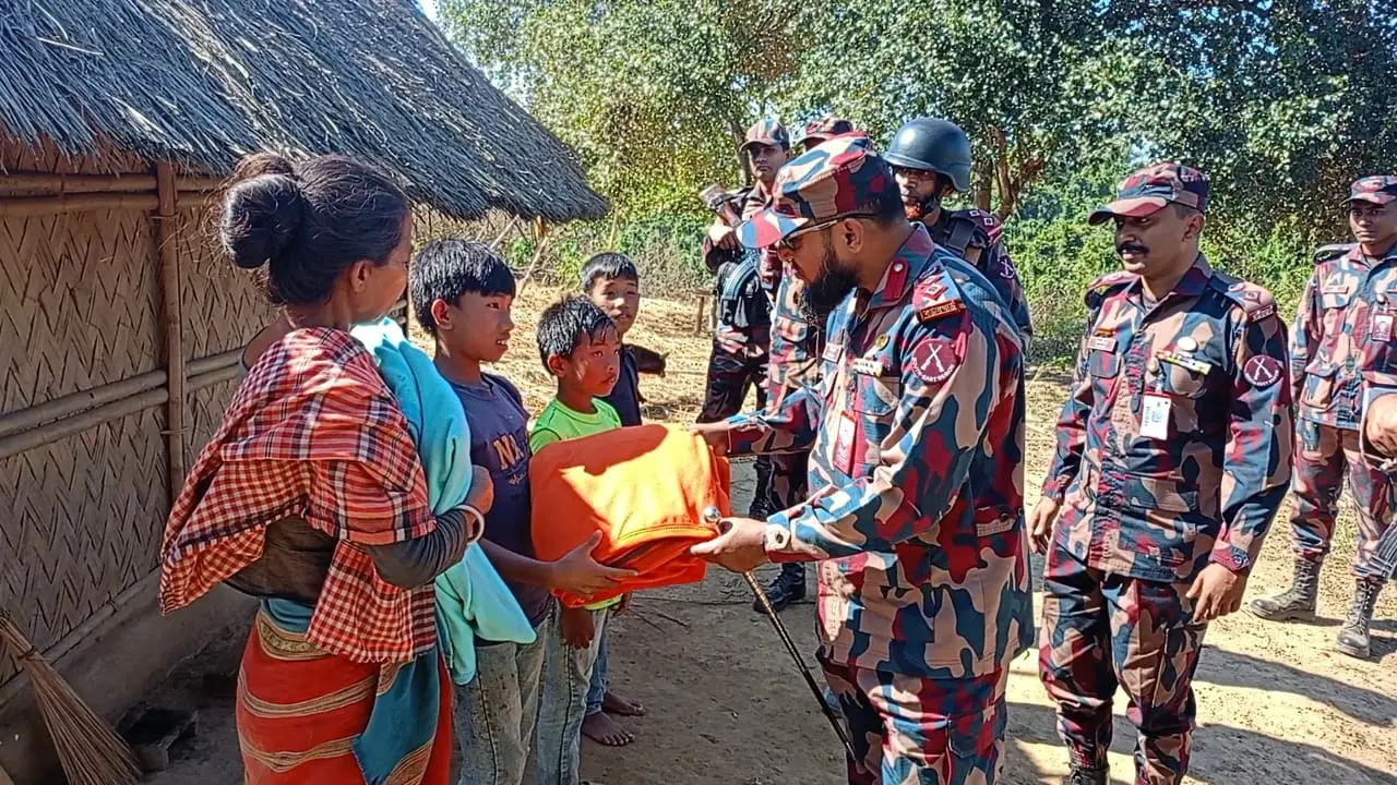 রামগড়ের দুর্গম পাহাড়ে বিজিবির মেডিক্যাল ক্যাম্প ও কম্বল বিতরণ