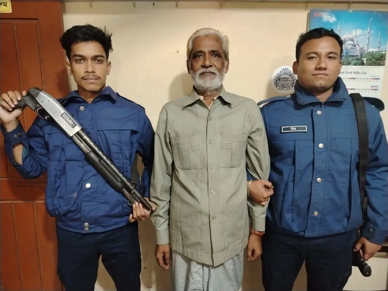 রামুর ঈদগড় ইউনিয়ন আ'লীগ সভাপতি হাজী নুরুল আলম পুলিশের হাতে আটক