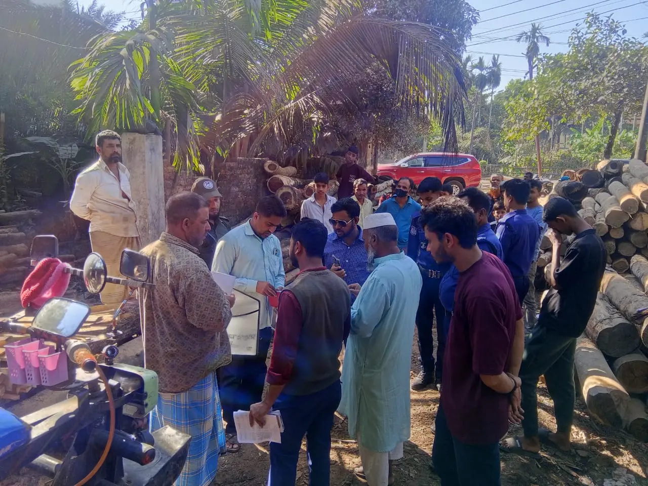 হাটহাজারীতে জরিমানা গুনল ২ করাতকলের মালিক