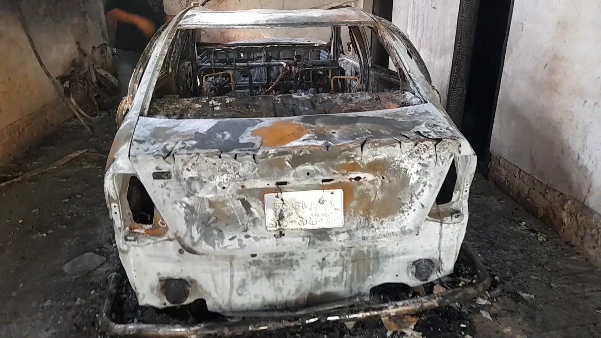 সাবেক এমপি ব্যারিস্টার আনিসুলের বাড়িতে অগ্নিসংযোগের ঘটনায় গ্রেফতার ৫