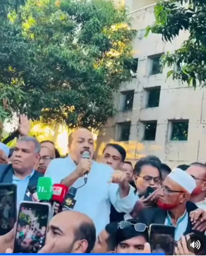 সীতাকুণ্ডের উন্নয়নে ‘ভুল থেকে শিক্ষা নিয়ে’ ভোটারদের দ্বারে যাওয়ার আহ্বান আসলাম চৌধুরীর