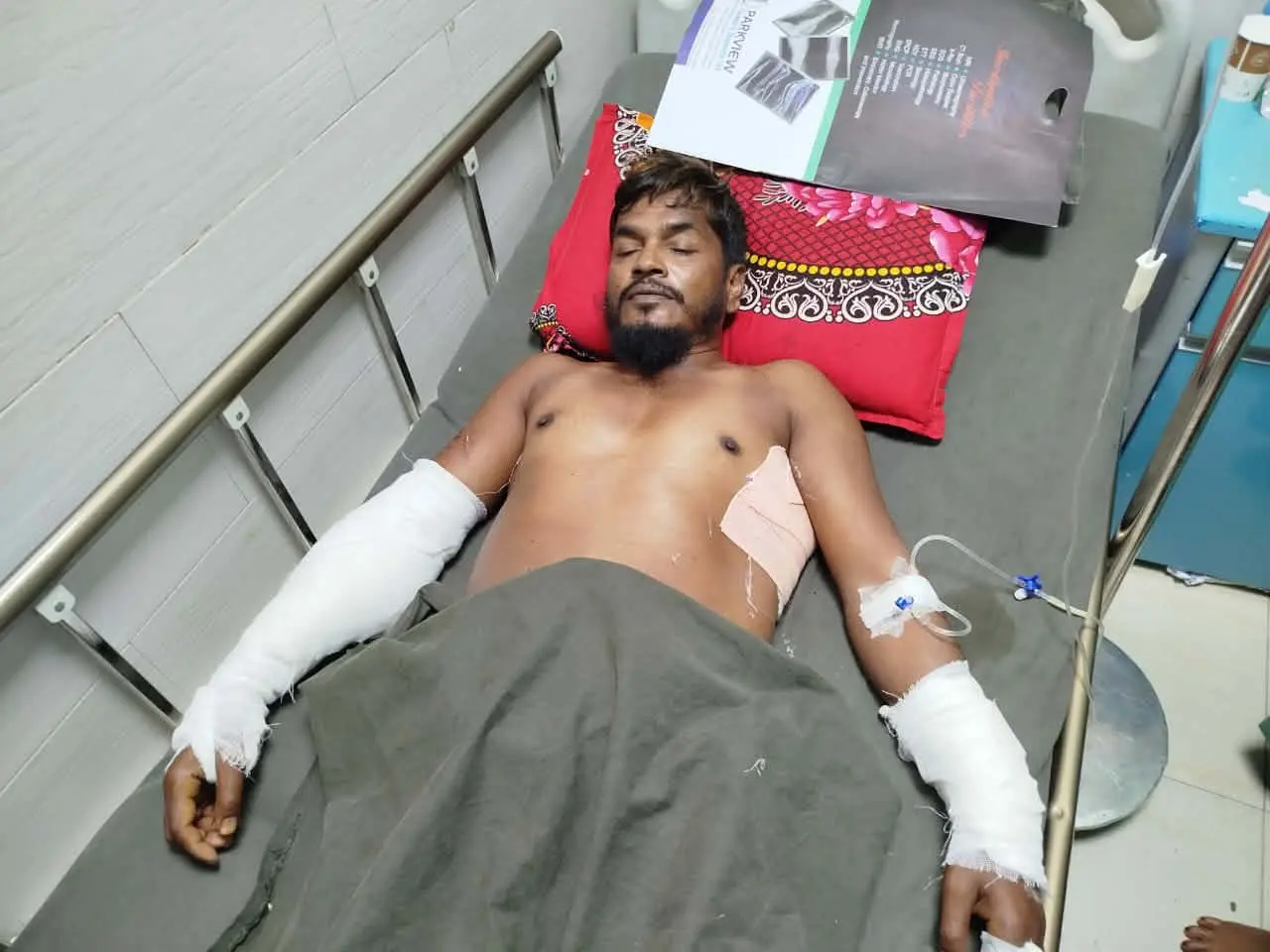 উখিয়ায় জমি দখল নিয়ে সন্ত্রাসী হামলা: বাবা-ছেলেসহ আহত ৫, একজনের অবস্থা আশঙ্কাজনক