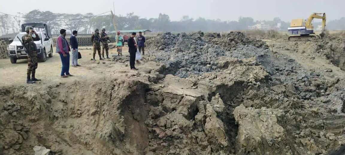 সাতকানিয়ায় ফসলি জমির মাটি কাটায় ইটভাটাকে ৩ লাখ টাকা জরিমানা