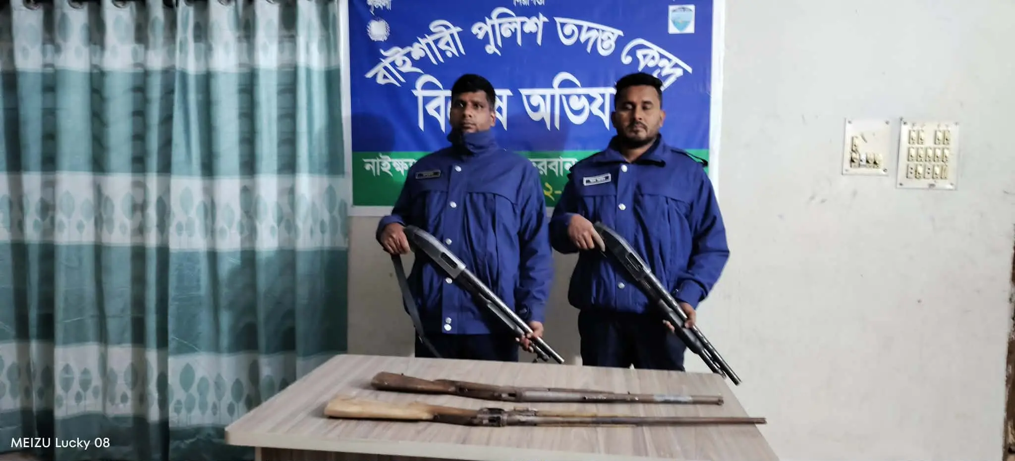 নাইক্ষ্যংছড়িতে পুলিশের অভিযানে দুটি বন্দুক ও কার্তুজ উদ্ধার