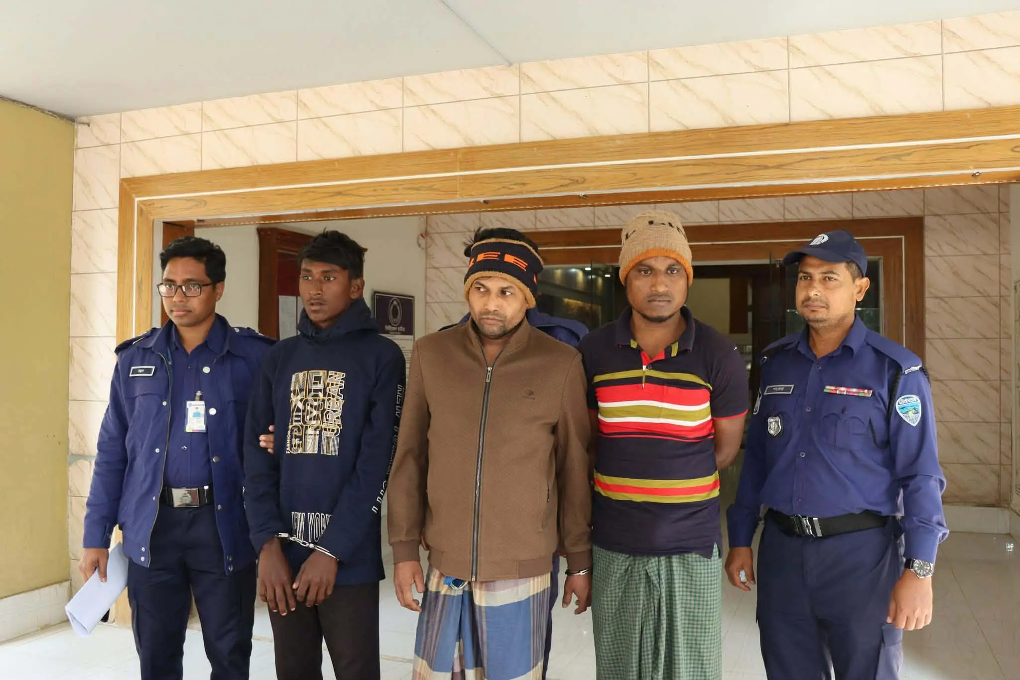 নাইক্ষ্যংছড়িতে ১১ লাখ টাকার জাল নোটসহ গ্রেফতার ৩