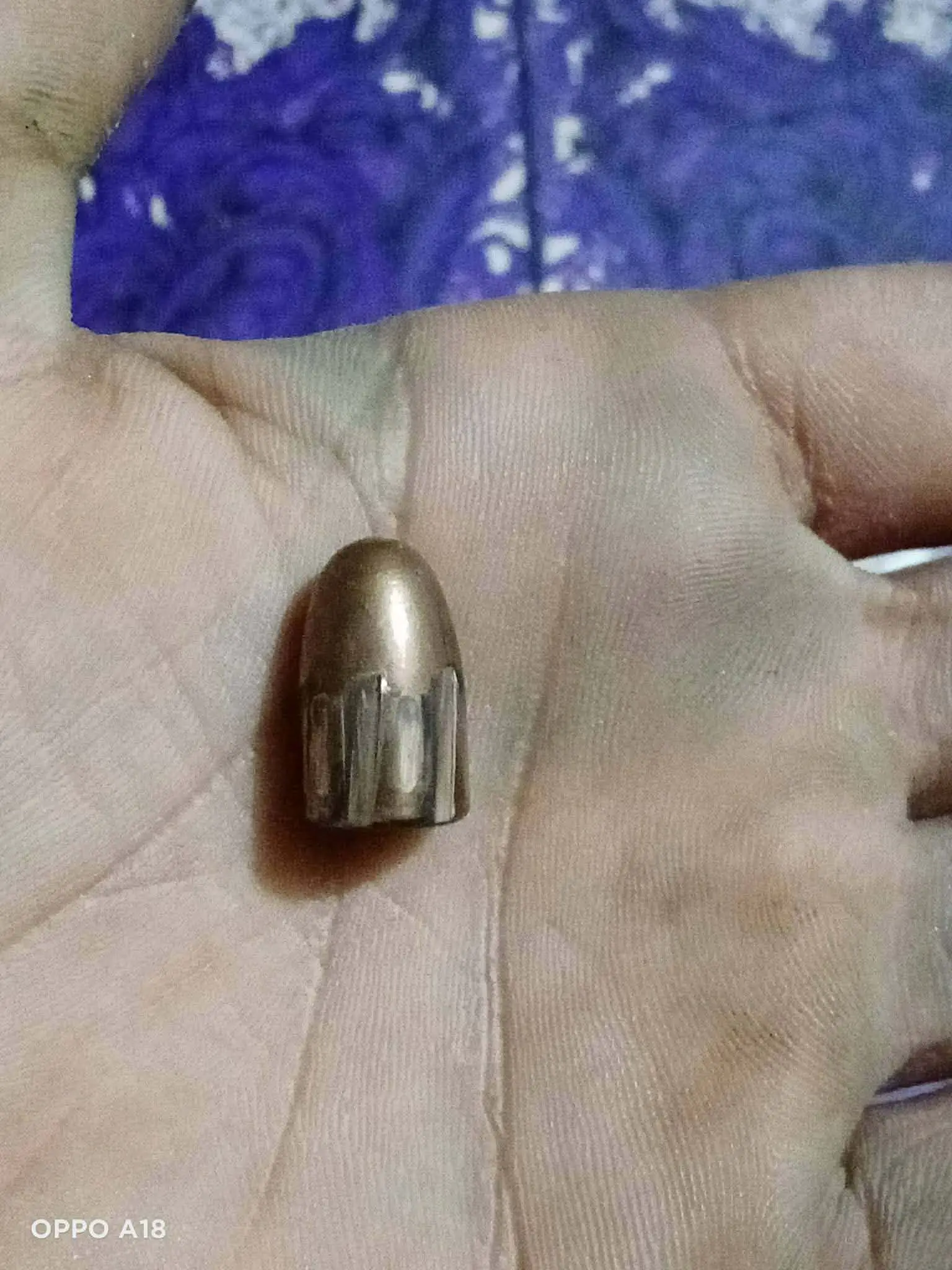 নাইক্ষ্যংছড়িতে সীমান্ত পেরিয়ে আসা গুলিতে বসতবাড়ির চালা ফুটো