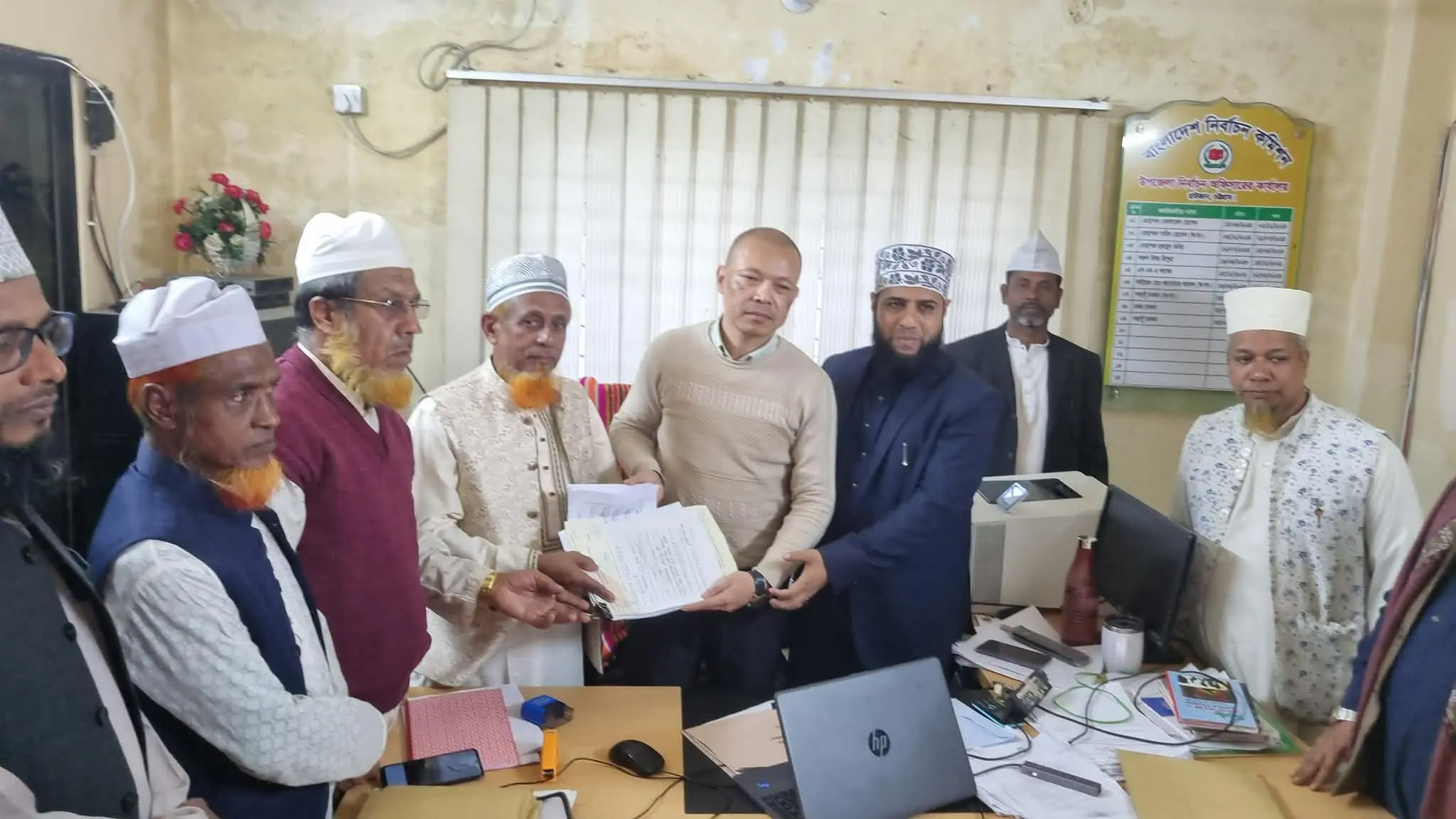 রাউজানে সুন্নি জোটের প্রার্থী ইলিয়াছ নুরীর মনোনয়ন ফরম জমা