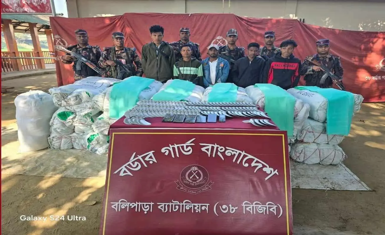 থানচিতে মিয়ানমারে পাচারকালে মশারী ও প্রপেলার জব্দ, আটক ৫