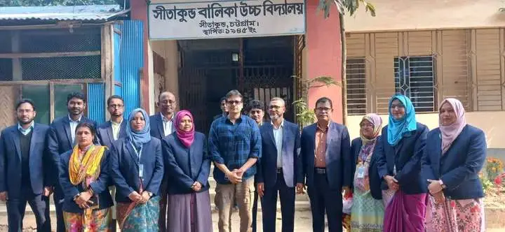 সীতাকুণ্ডে নির্বাচনী কেন্দ্র পরিদর্শন করলেন প্রধান উপদেষ্টার বিশেষ দূত