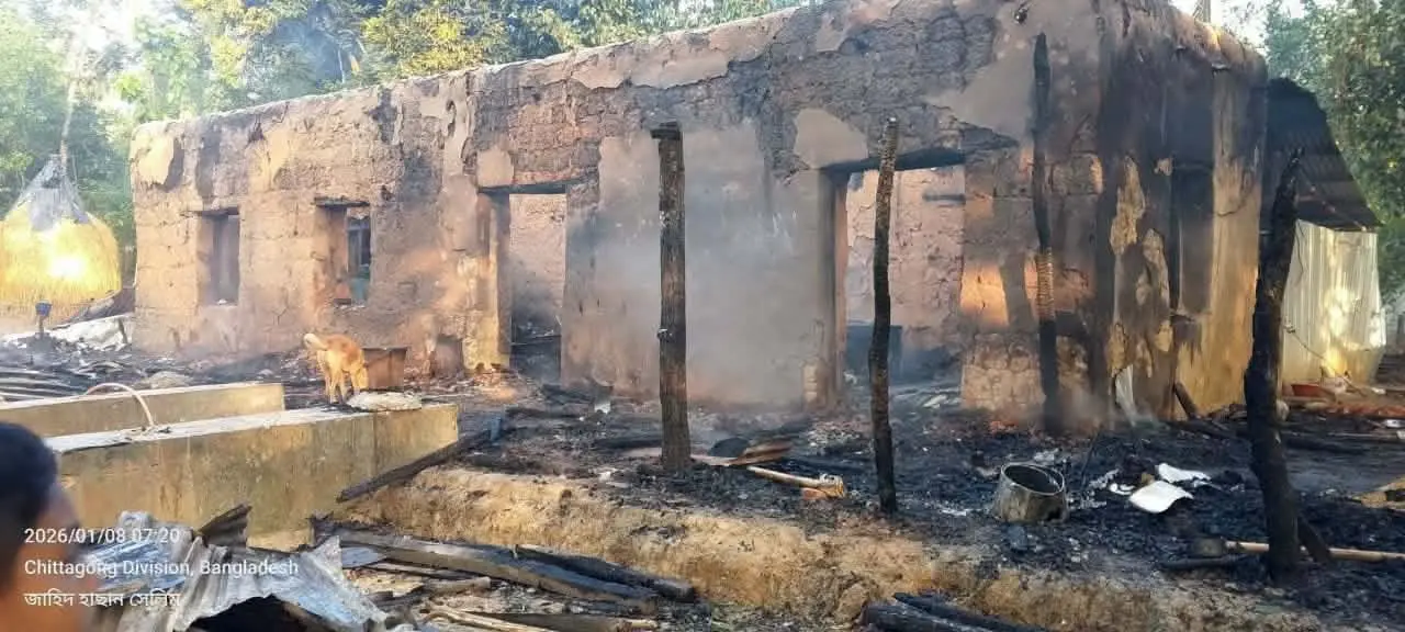 নাইক্ষ্যংছড়িতে অগ্নিকাণ্ডে পুড়ল বসতবাড়ি