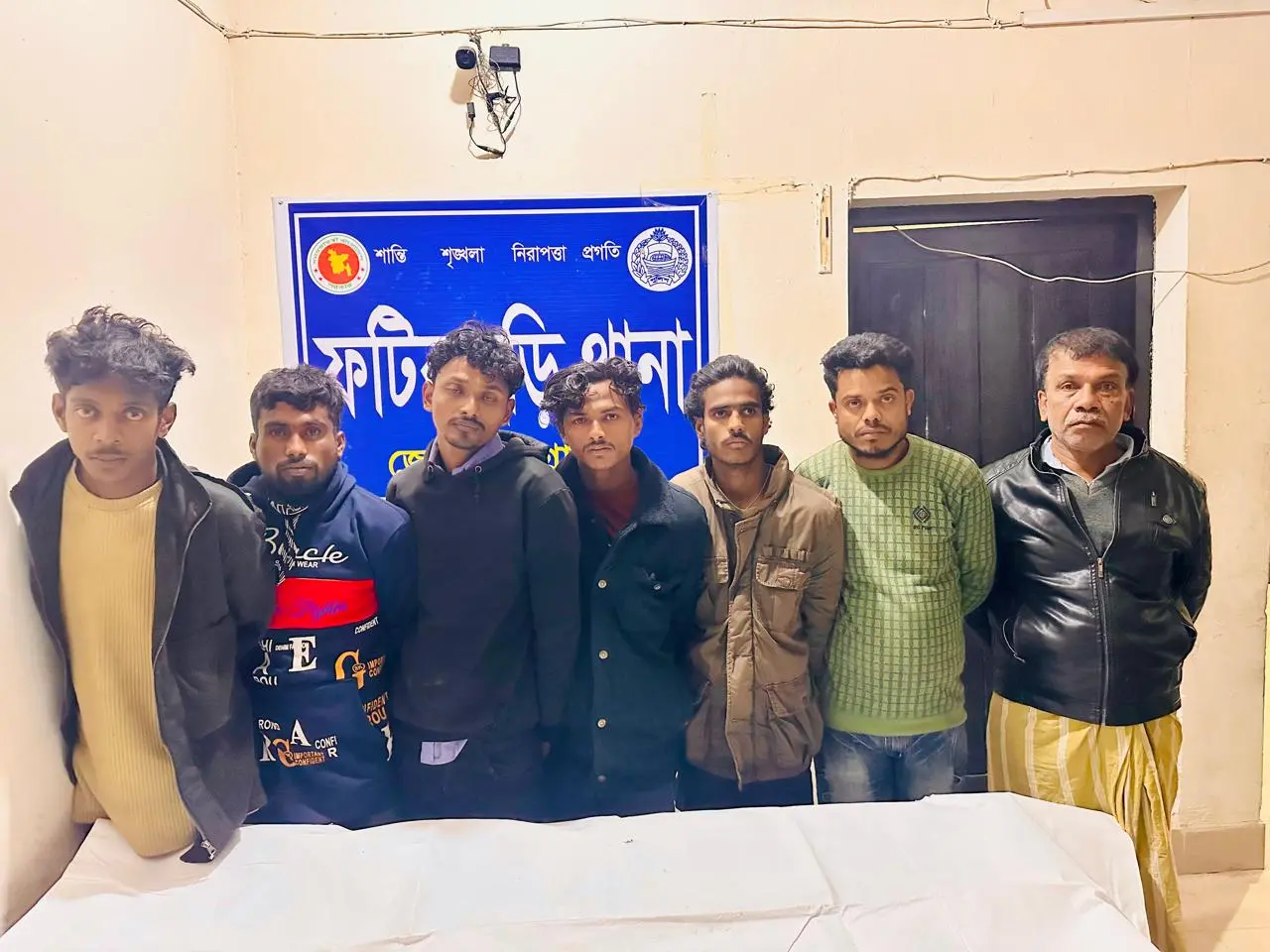 ফটিকছড়িতে বিশেষ অভিযানে অস্ত্রসহ গ্রেপ্তার ৭