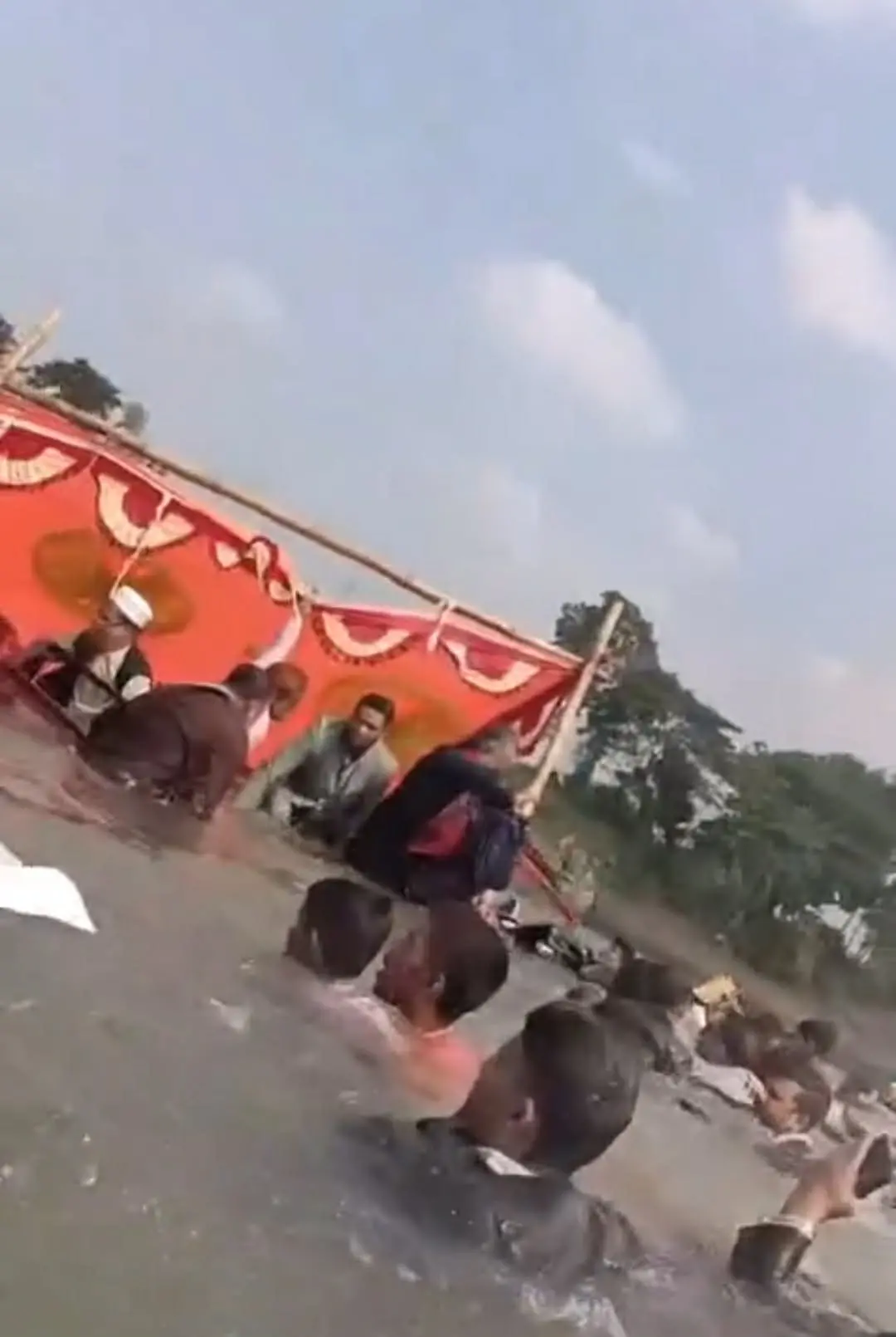 রাঙ্গুনিয়ায় ড্রেজারের ধাক্কায় লঞ্চ ডুবি, প্রাণে বাঁচলেন শতাধিক যাত্রী