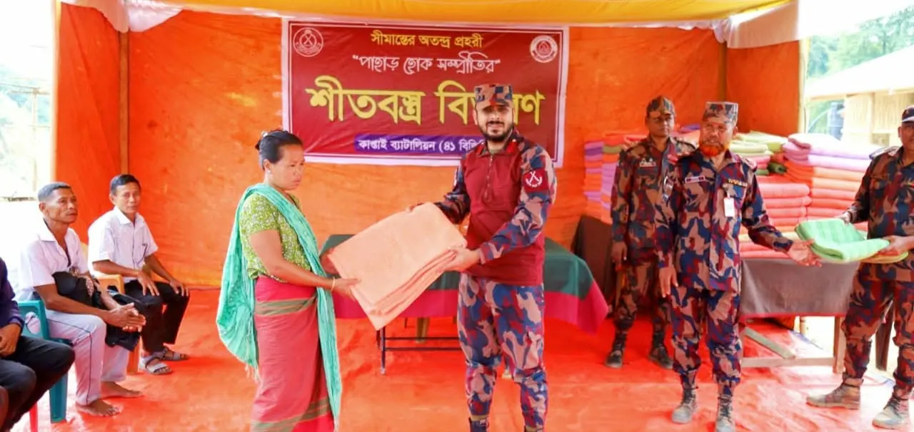 জুরাছড়ির দুর্গম পাহাড়ে দেড়শ পরিবারের মাঝে শীতবস্ত্র বিতরণ করল ৪১ বিজিবি