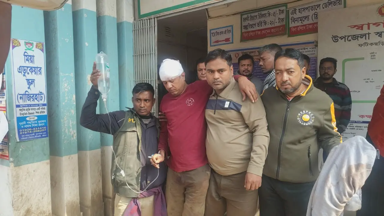 ফটিকছড়িতে বন বিভাগের কর্মকর্তাদের ওপর হামলা, সড়ক অবরোধ