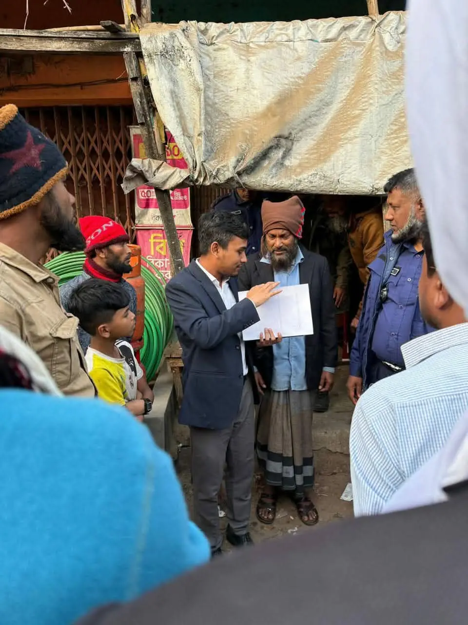 ঈদগাঁওয়ে বেশি দামে গ্যাস বিক্রি, তিন ব্যবসায়ীকে জরিমানা