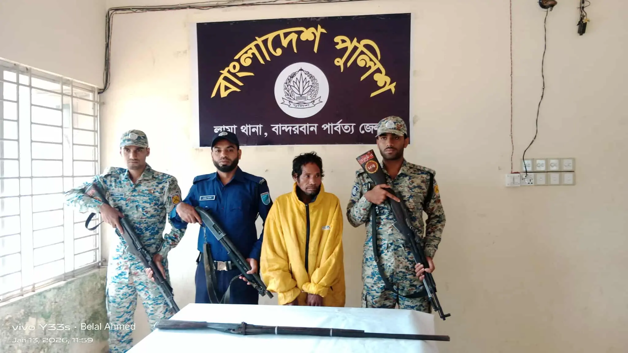 লামায় পাহাড় ঘেরা মাচাংঘর থেকে সাজাপ্রাপ্ত আসামি গ্রেপ্তার, উদ্ধার আগ্নেয়াস্ত্র