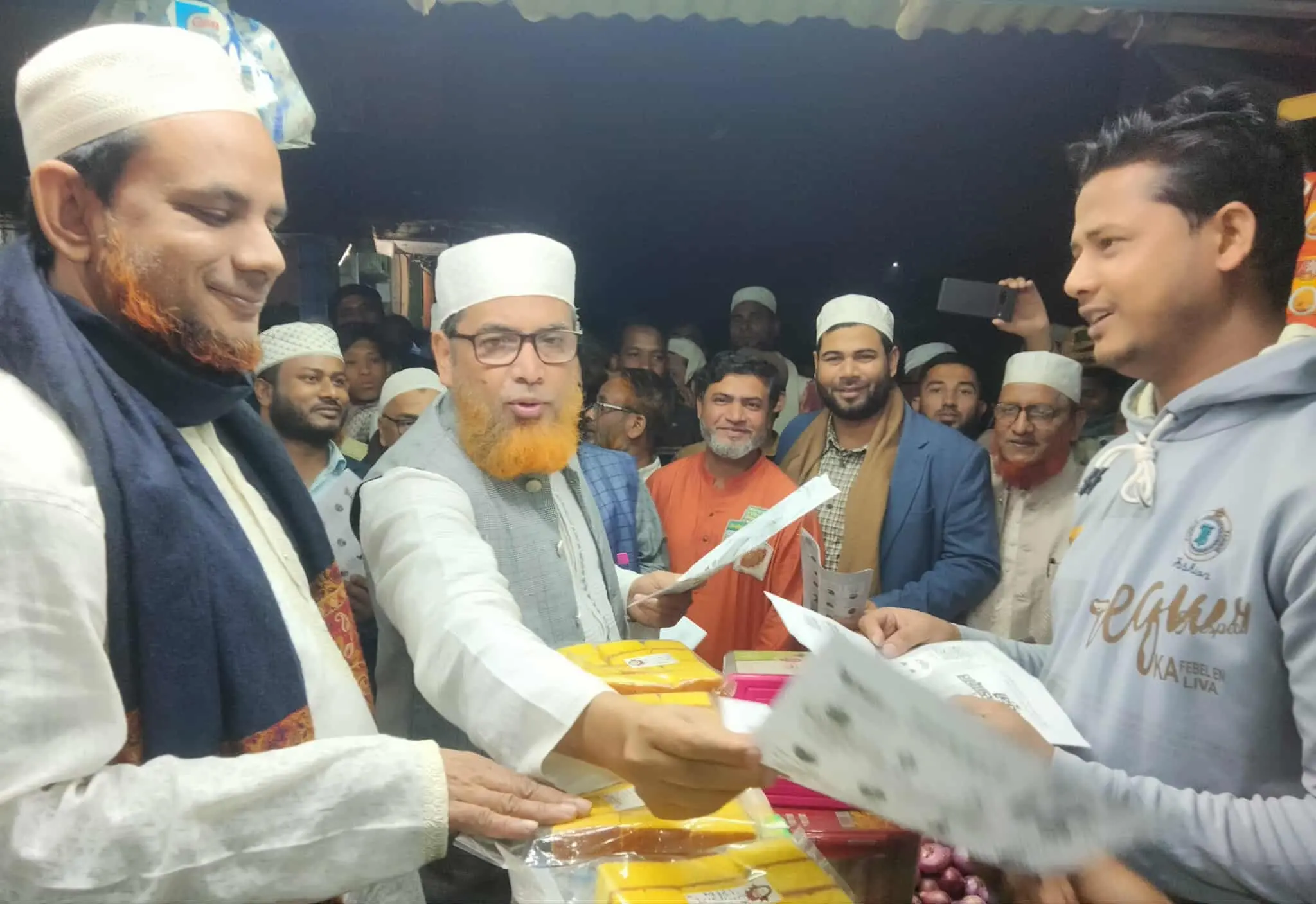 সাতকানিয়ায় মুহাম্মদ শাহজাহানের গণসংযোগ, জোটের প্রার্থীকে জেতানোর আহ্বান