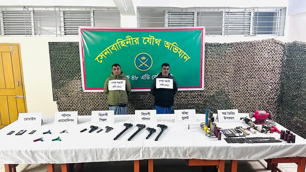 বোয়ালখালীতে সেনাবাহিনীর অভিযানে অস্ত্র তৈরির সরঞ্জামসহ দুই ভাই গ্রেপ্তার