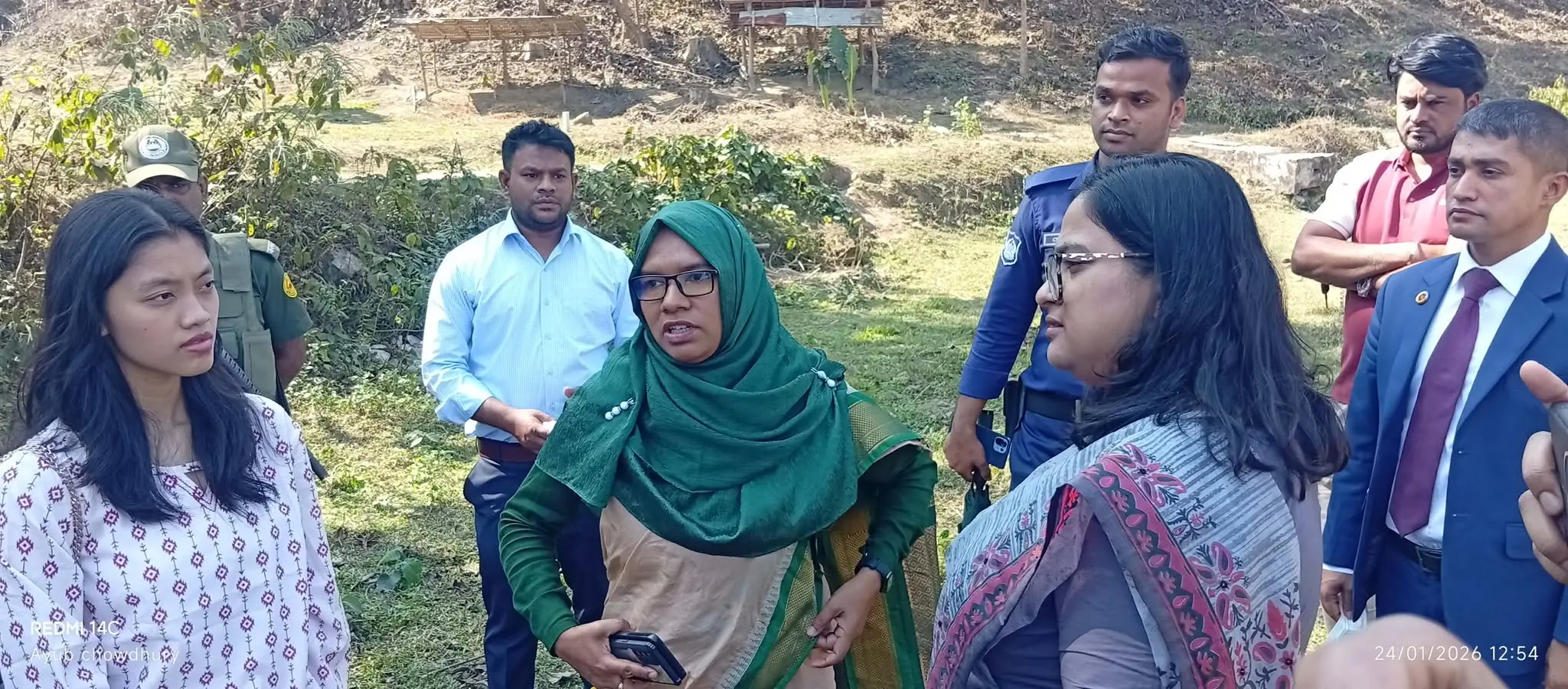 রাজস্থলীতে রূপাজয়ী টেনিস তারকা খই খই সাই মারমার বাড়িতে জেলা প্রশাসক