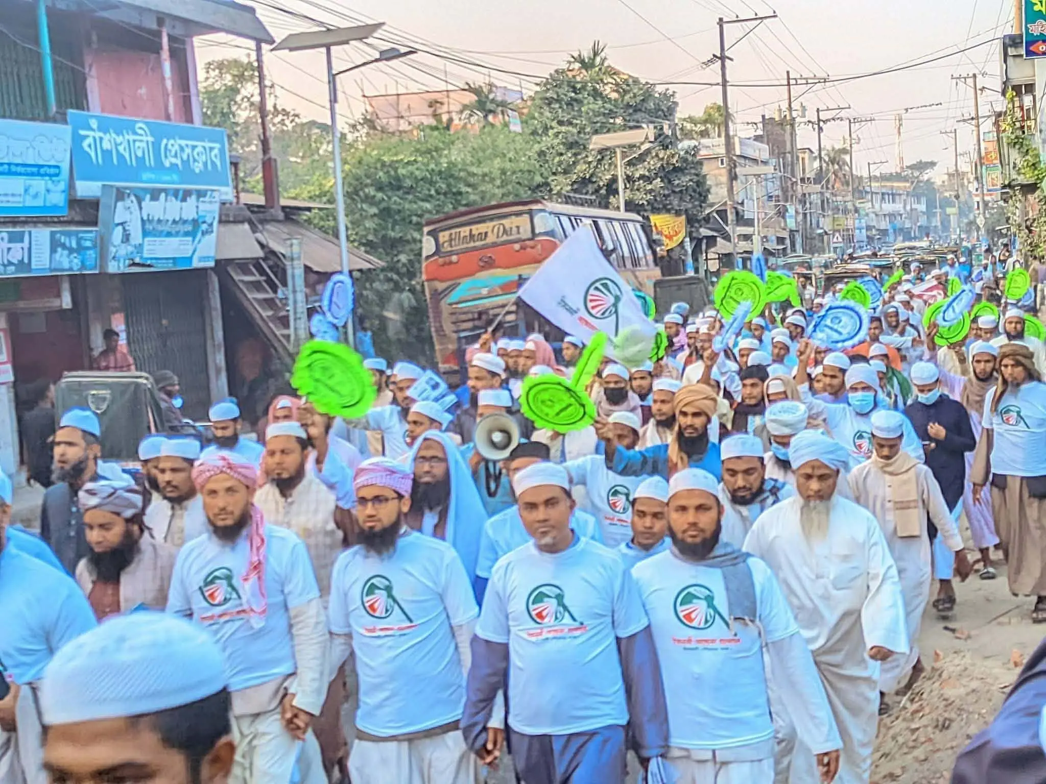 বাঁশখালীতে ‘হাতপাখা’র প্রচারণা: ইসলাম ও মানবতার কল্যাণে ভোট চাইলেন রুহুল্লাহ