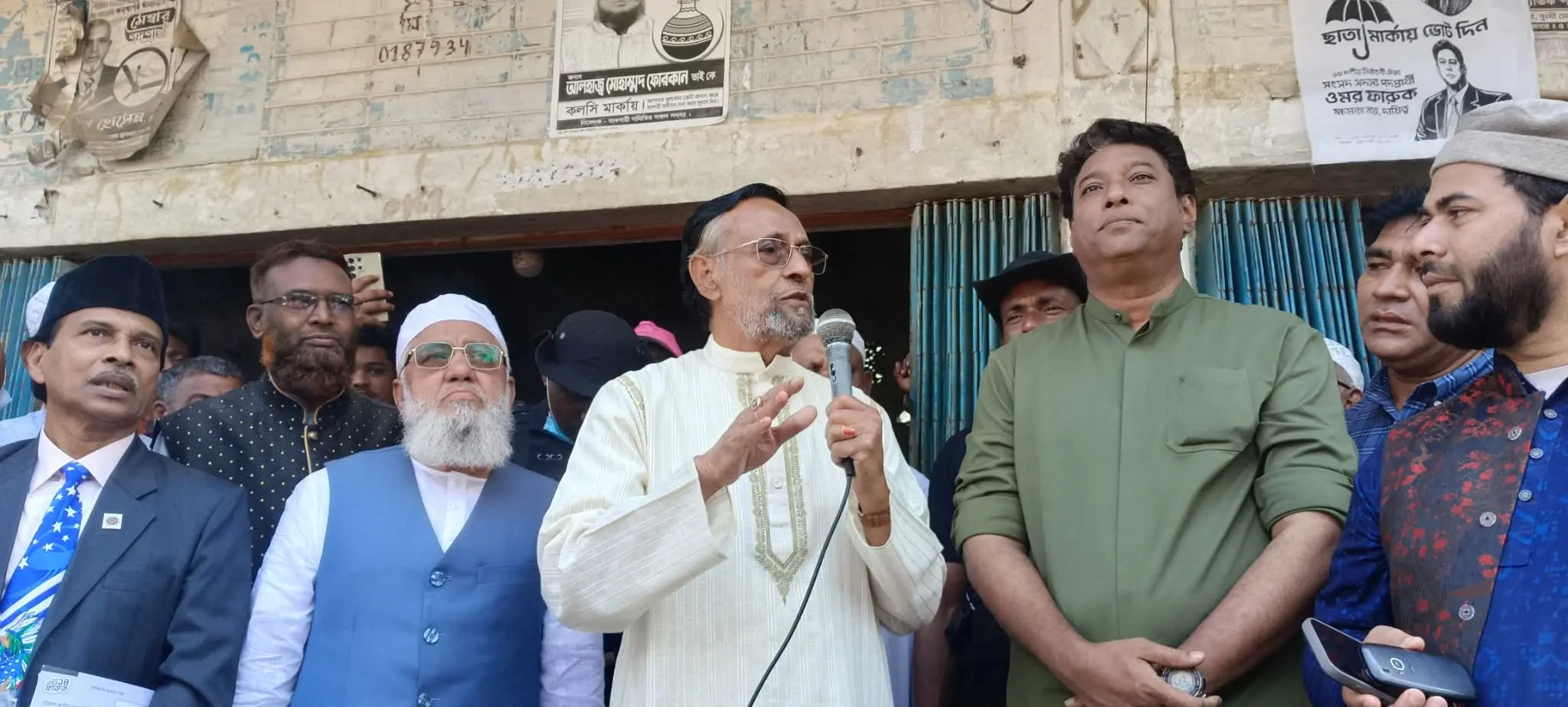 সাতকানিয়ায় অলি-শাহজাহানের যৌথ প্রচারণা, ভোট চাইলেন ওমর ফারুখের পক্ষে